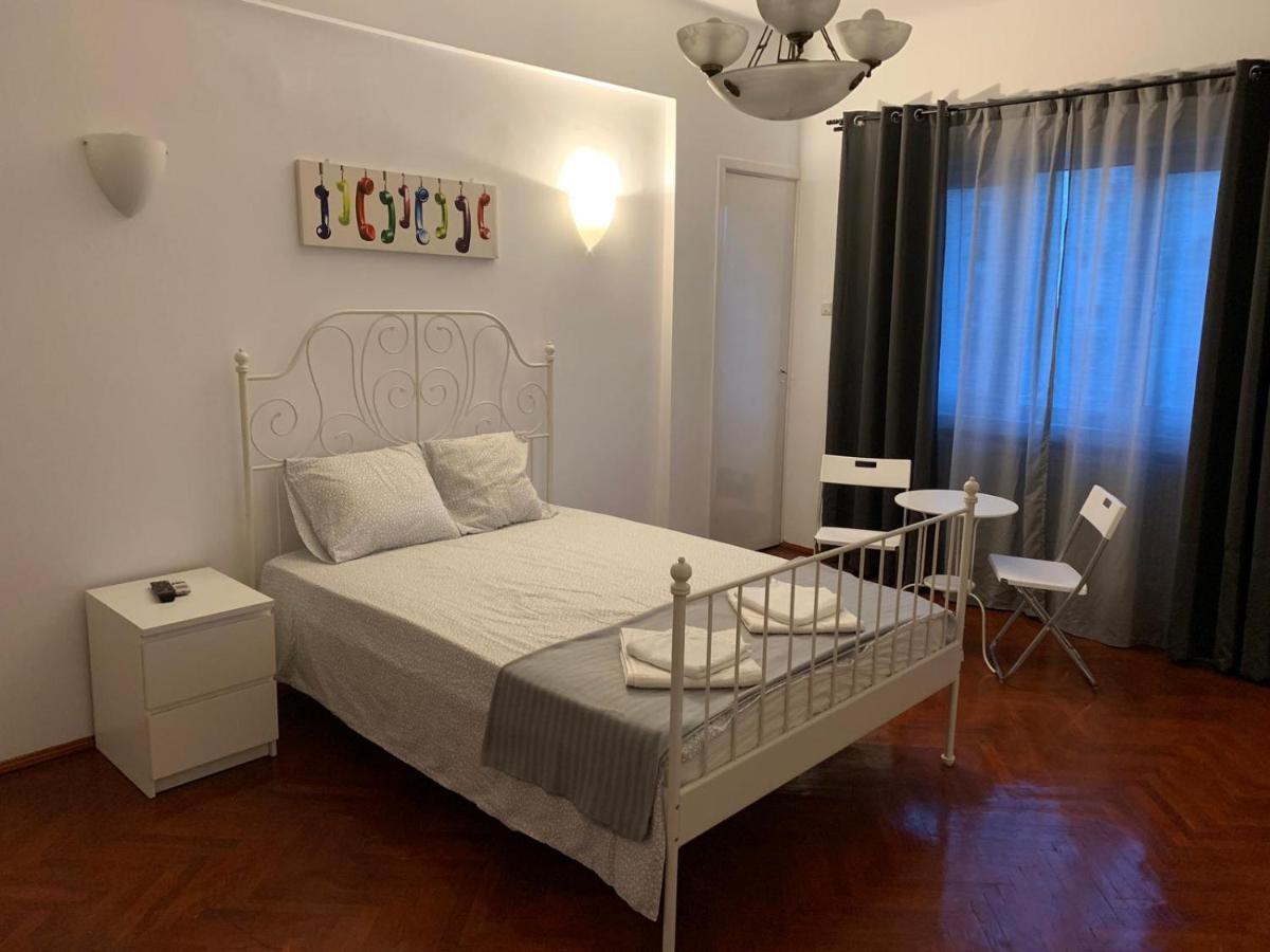 La Casa De Danel Apartment Bukares Bagian luar foto