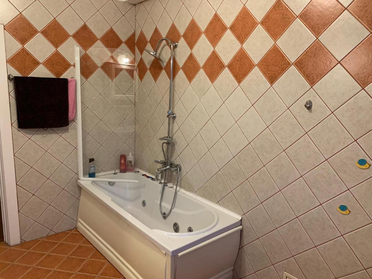 La Casa De Danel Apartment Bukares Bagian luar foto