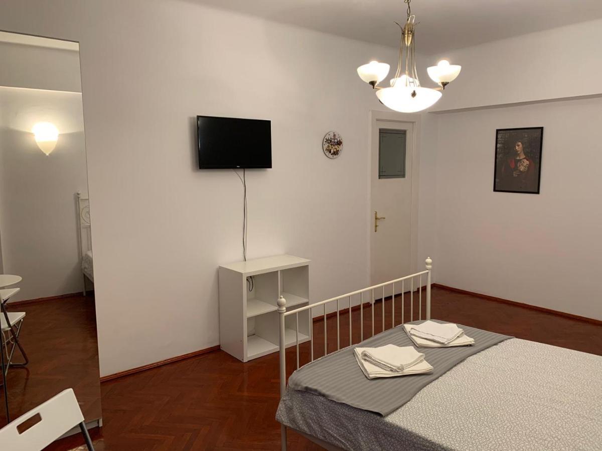 La Casa De Danel Apartment Bukares Bagian luar foto