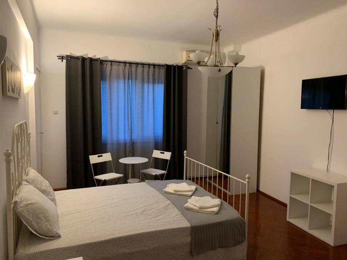 La Casa De Danel Apartment Bukares Bagian luar foto